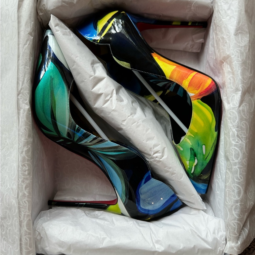 Christian Louboutin Flower. 100mm elegant. Stunning.
Hot Chick style. - Picture 14 of 14